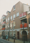 861995 Gezicht op de voorgevels van de nieuwbouwpanden Willemstraat 38 (links)-44 in Wijk C te Utrecht.